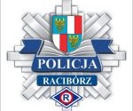 Kierowca ominął inne pojazdy oczekujące przed przejazdem i wjechał na tory, mimo tego że sygnalizator nadawał czerwony sygnał, a rogatka z jednej strony była już opuszczona.